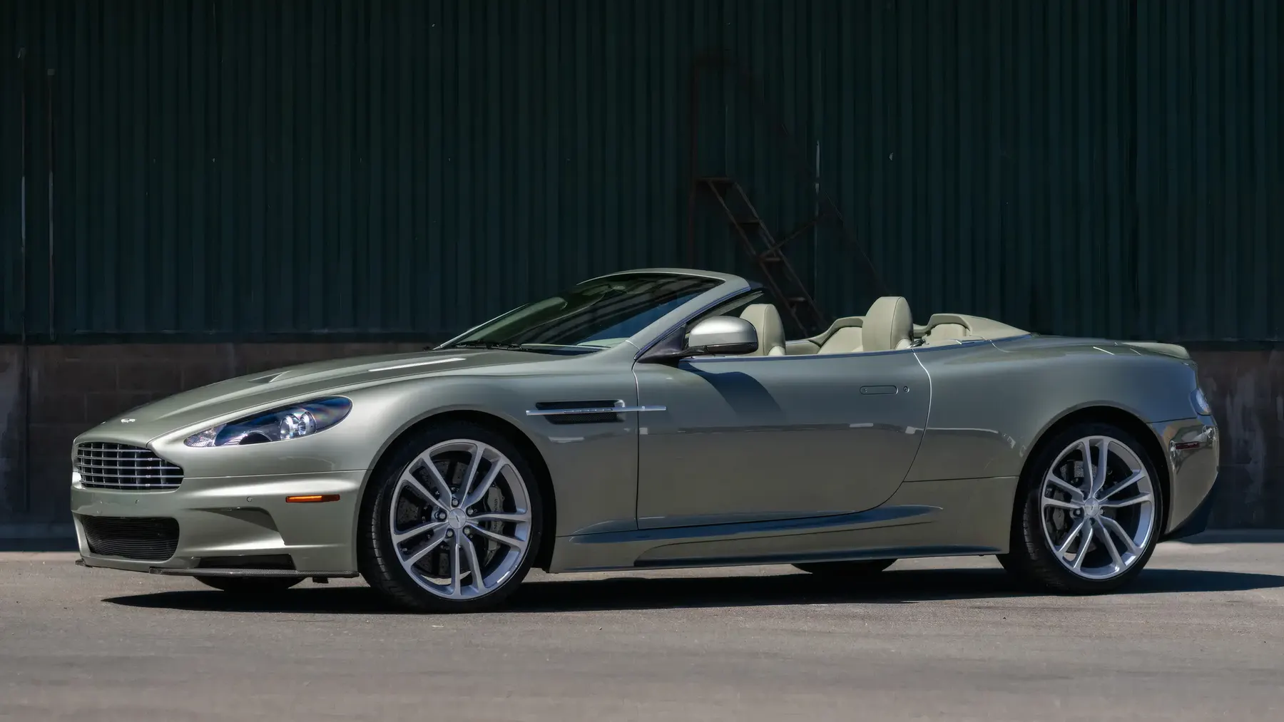 2010 Aston Martin DBS Volante