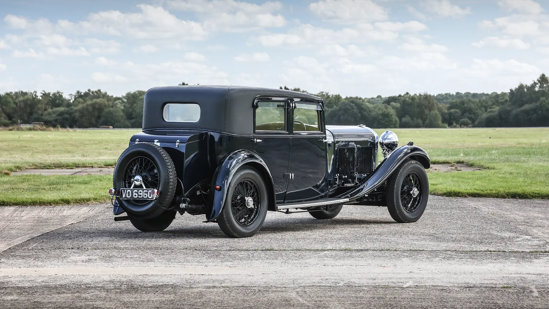 1931 Bentley 8-Litre 'Silent Bloc' Saloon by Vanden Plas - photo 2