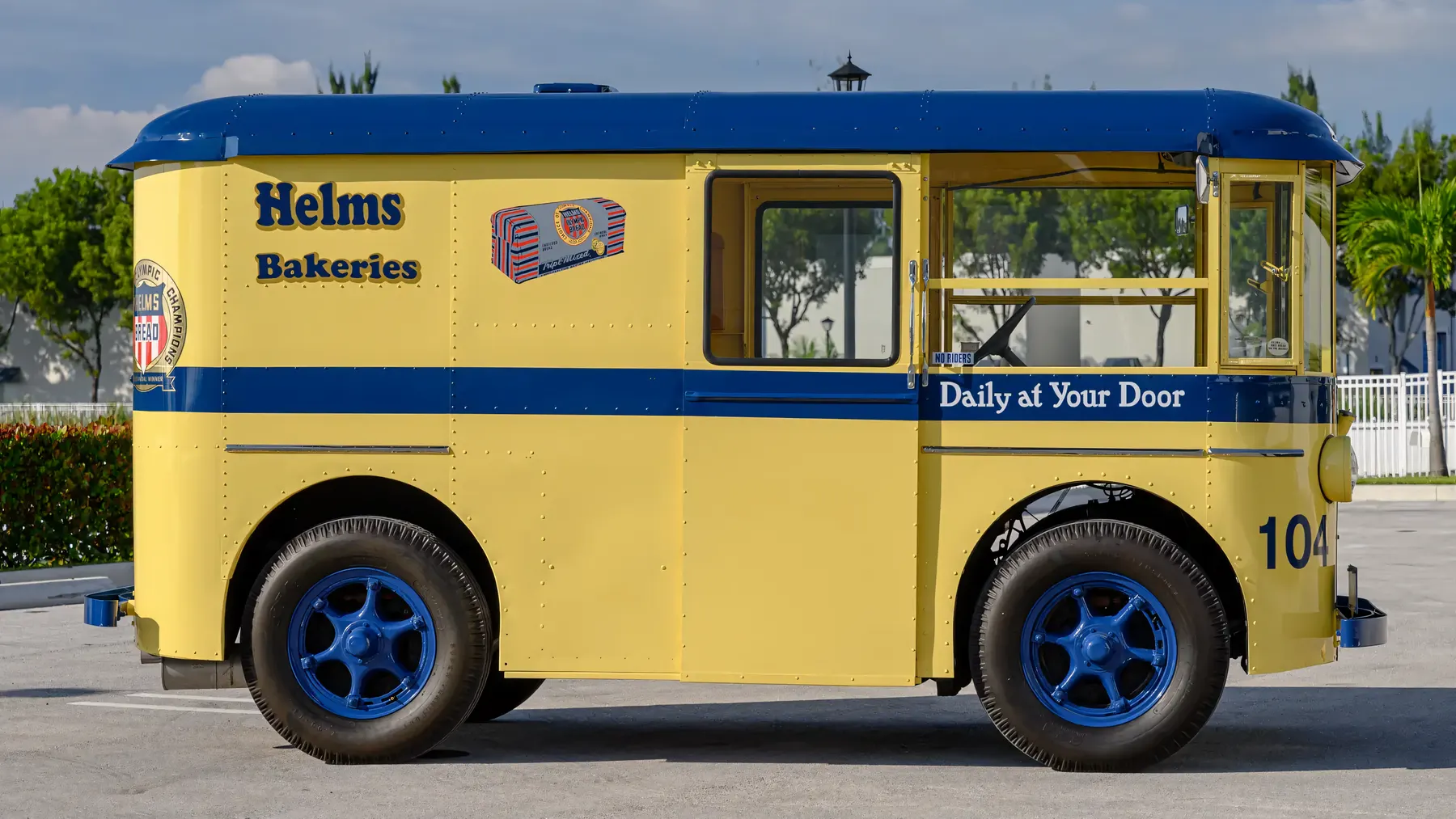 1933 Twin Coach 