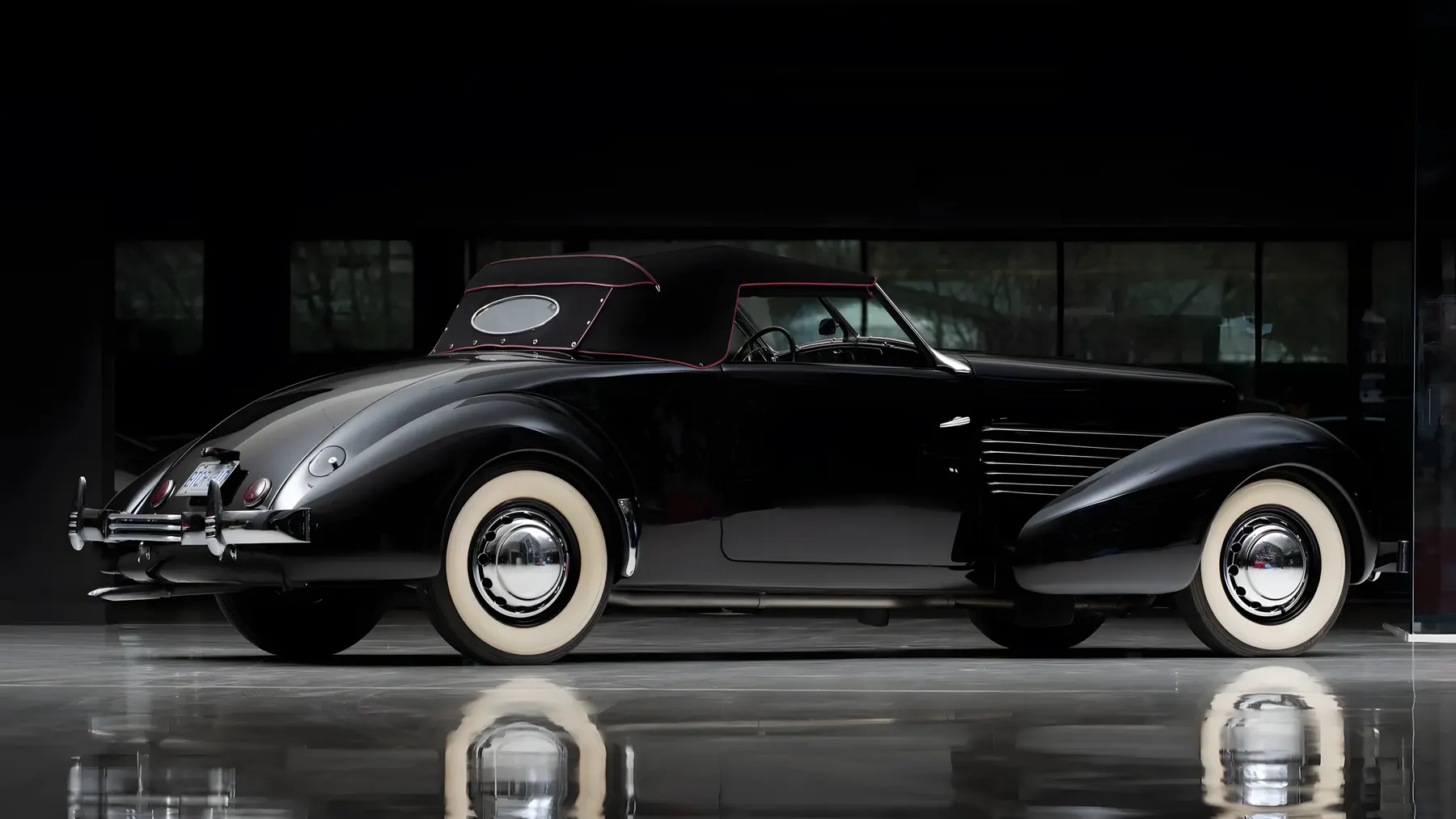 1936 Cord 810 Cabriolet - photo 2