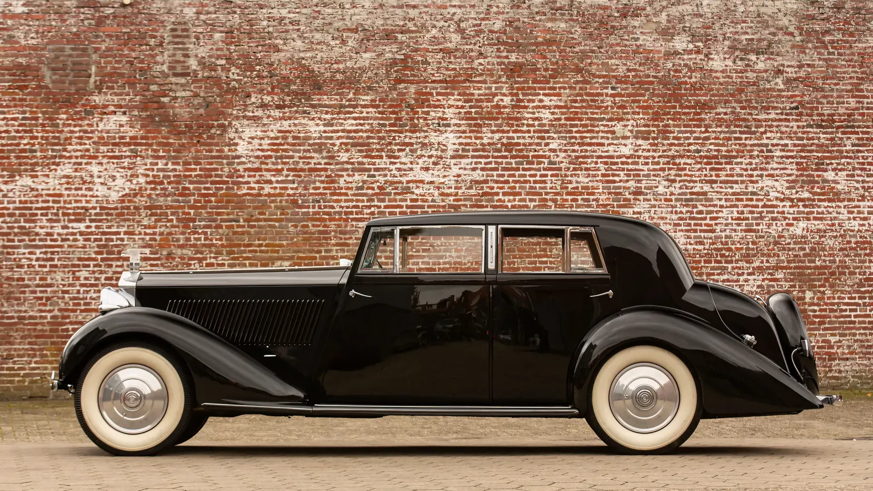 1936 Rolls-Royce Phantom III Saloon by Barker - photo 1
