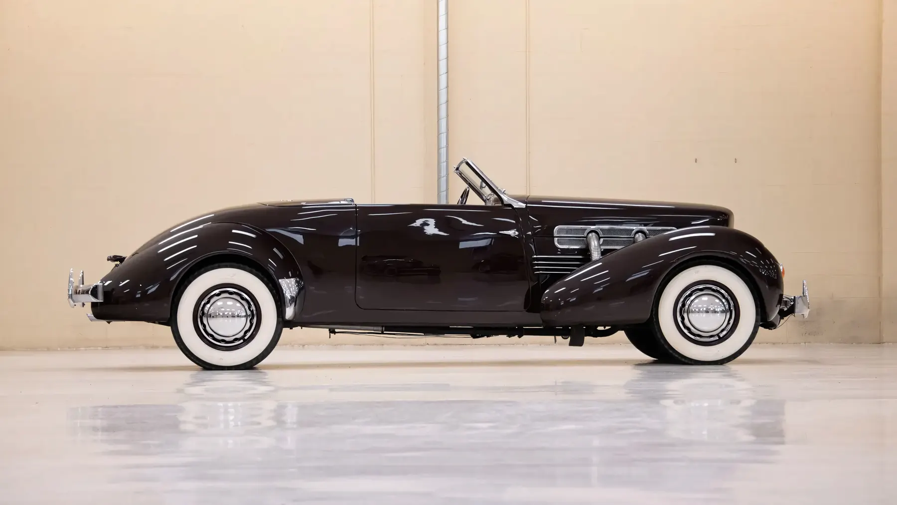 1937 Cord 812 Supercharged Cabriolet - photo 3