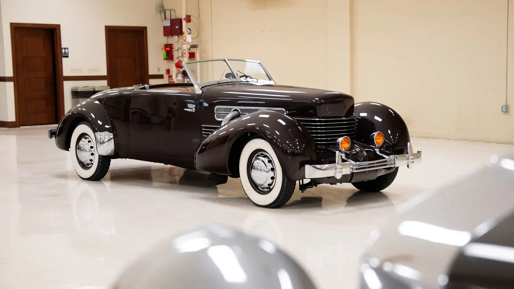 1937 Cord 812 Supercharged Cabriolet - photo 2