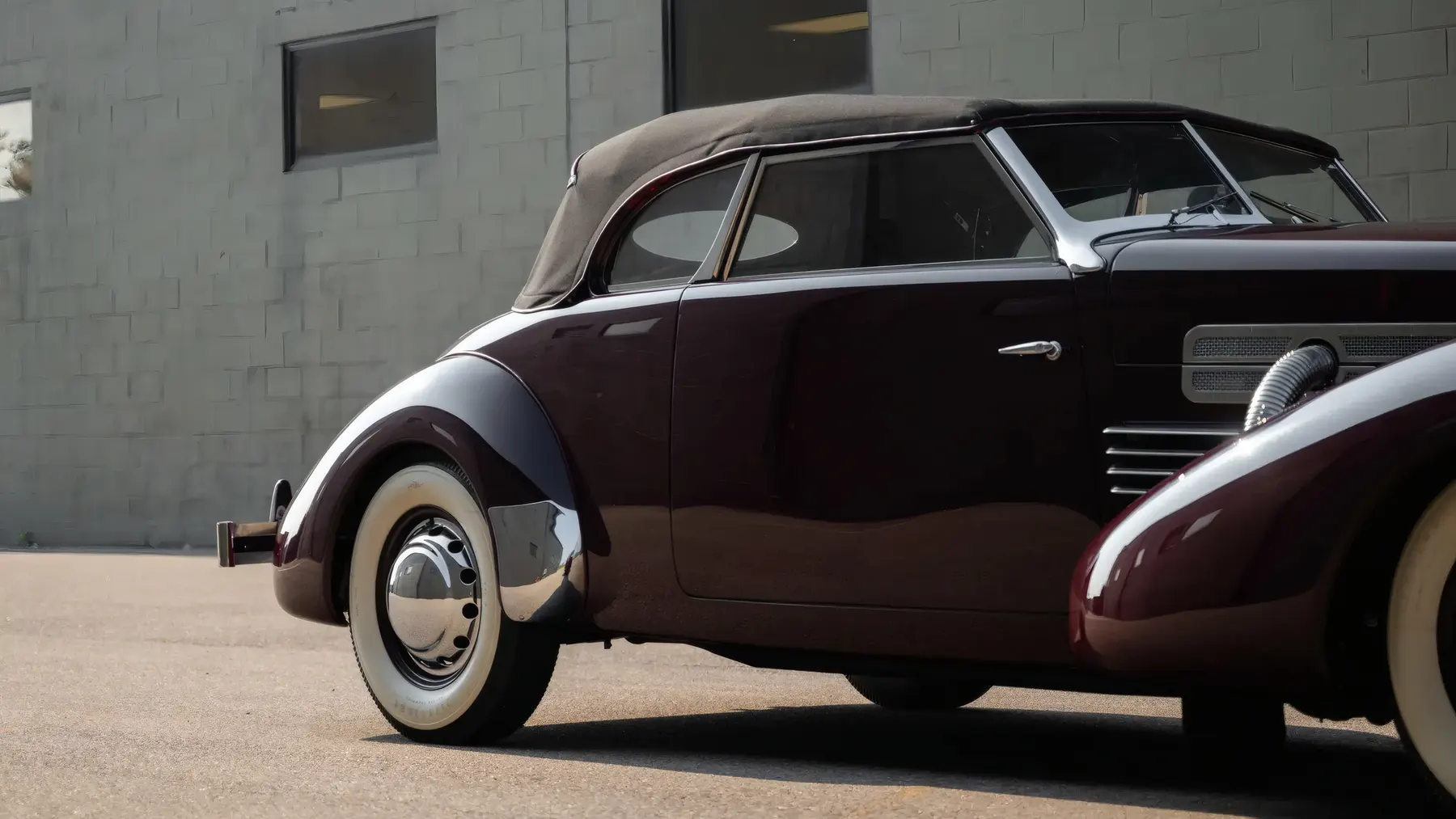 1937 Cord 812 Supercharged Phaeton - photo 2