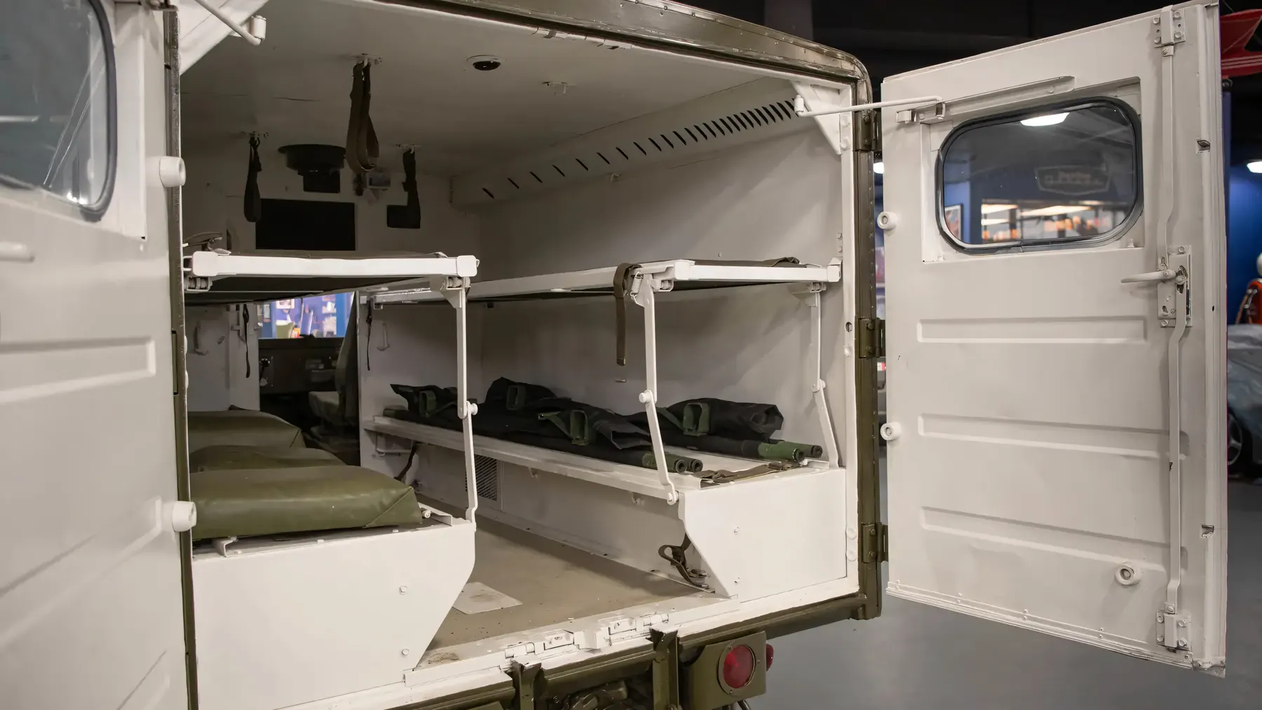 1953 Dodge M43 3/4-Ton Military Ambulance - photo 4