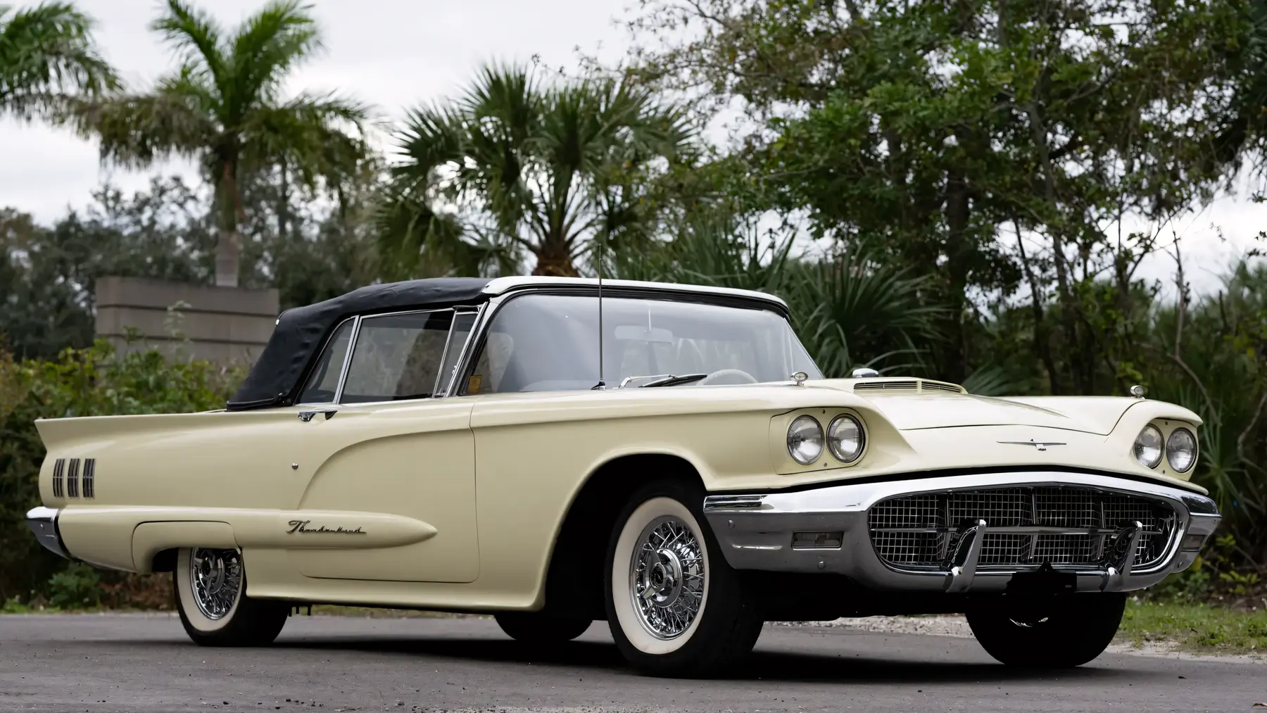 1960 Ford Thunderbird Convertible - photo 2