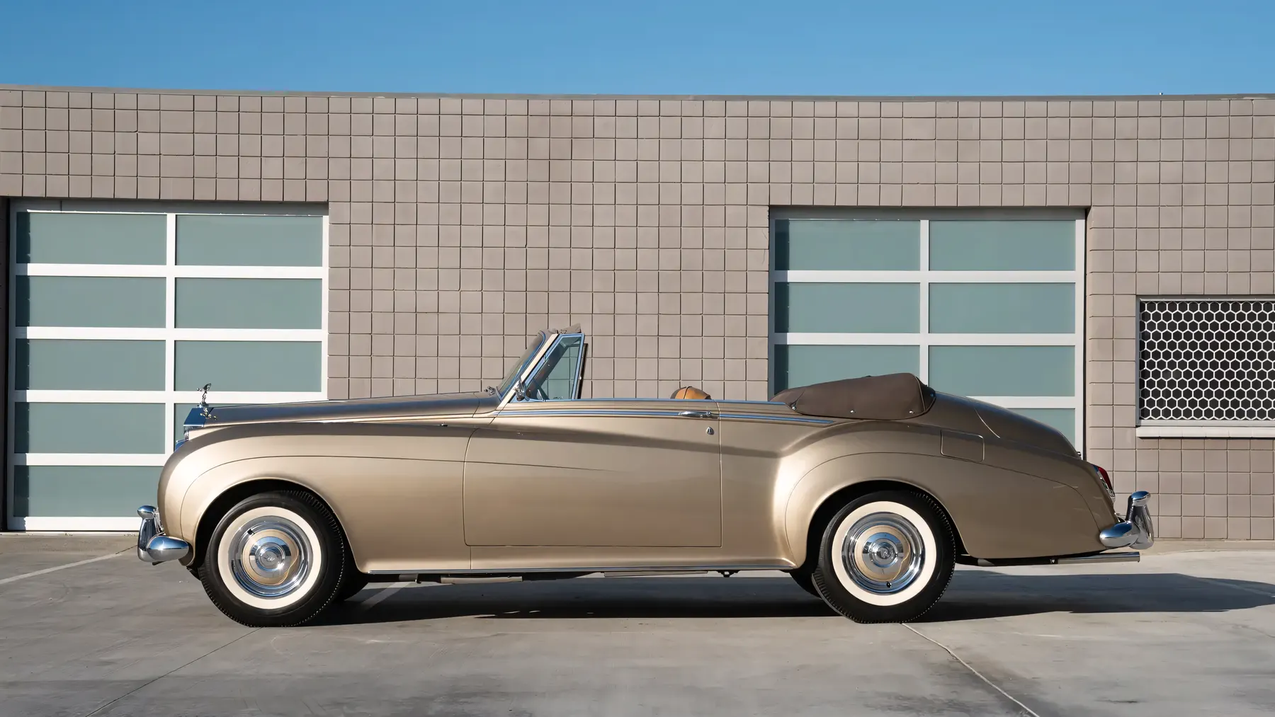 1962 Rolls-Royce Silver Cloud II Drophead Coupe Adaptation by H.J. Mulliner - photo 1