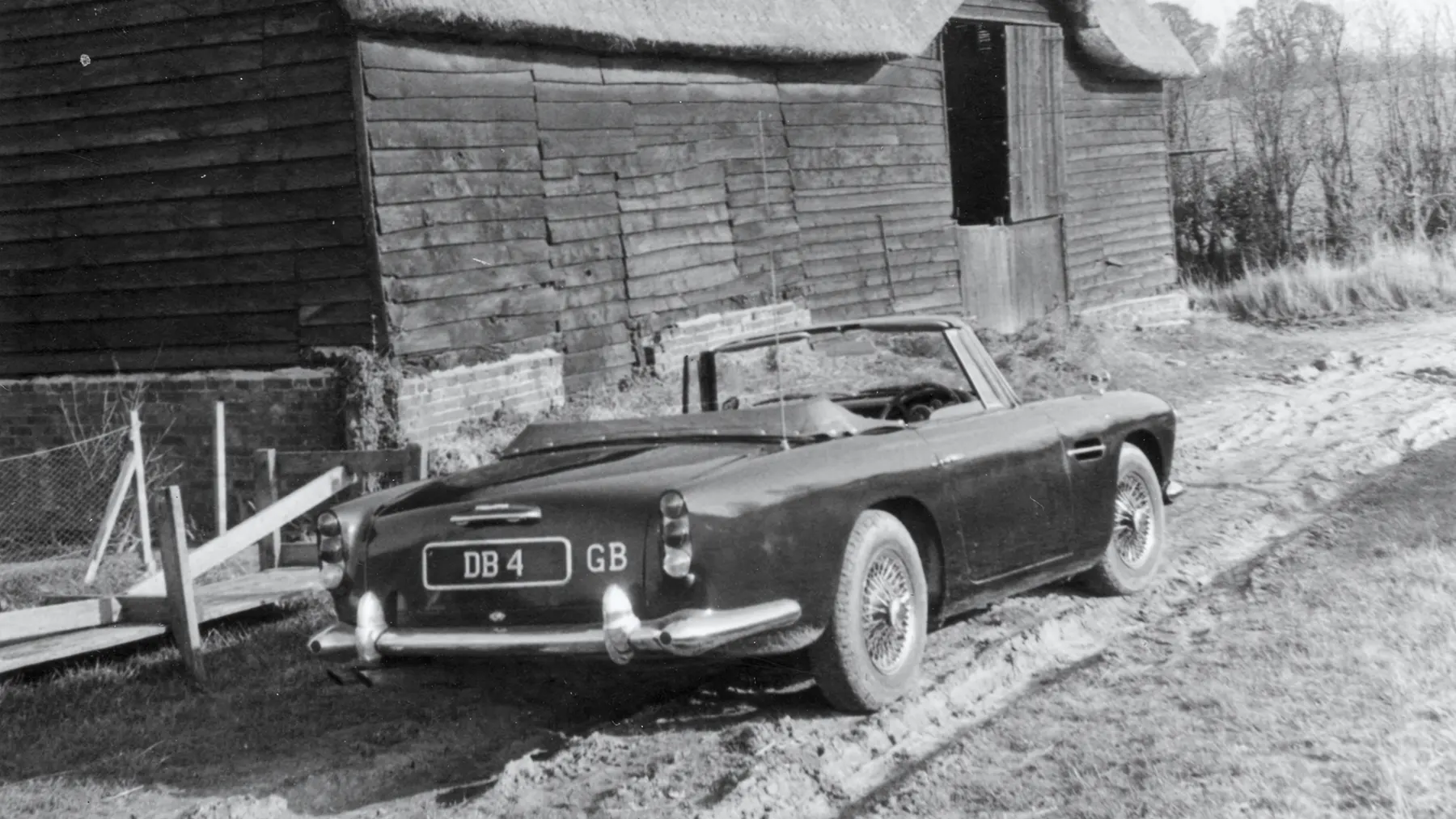 1963 Aston Martin DB4 Convertible - photo 9