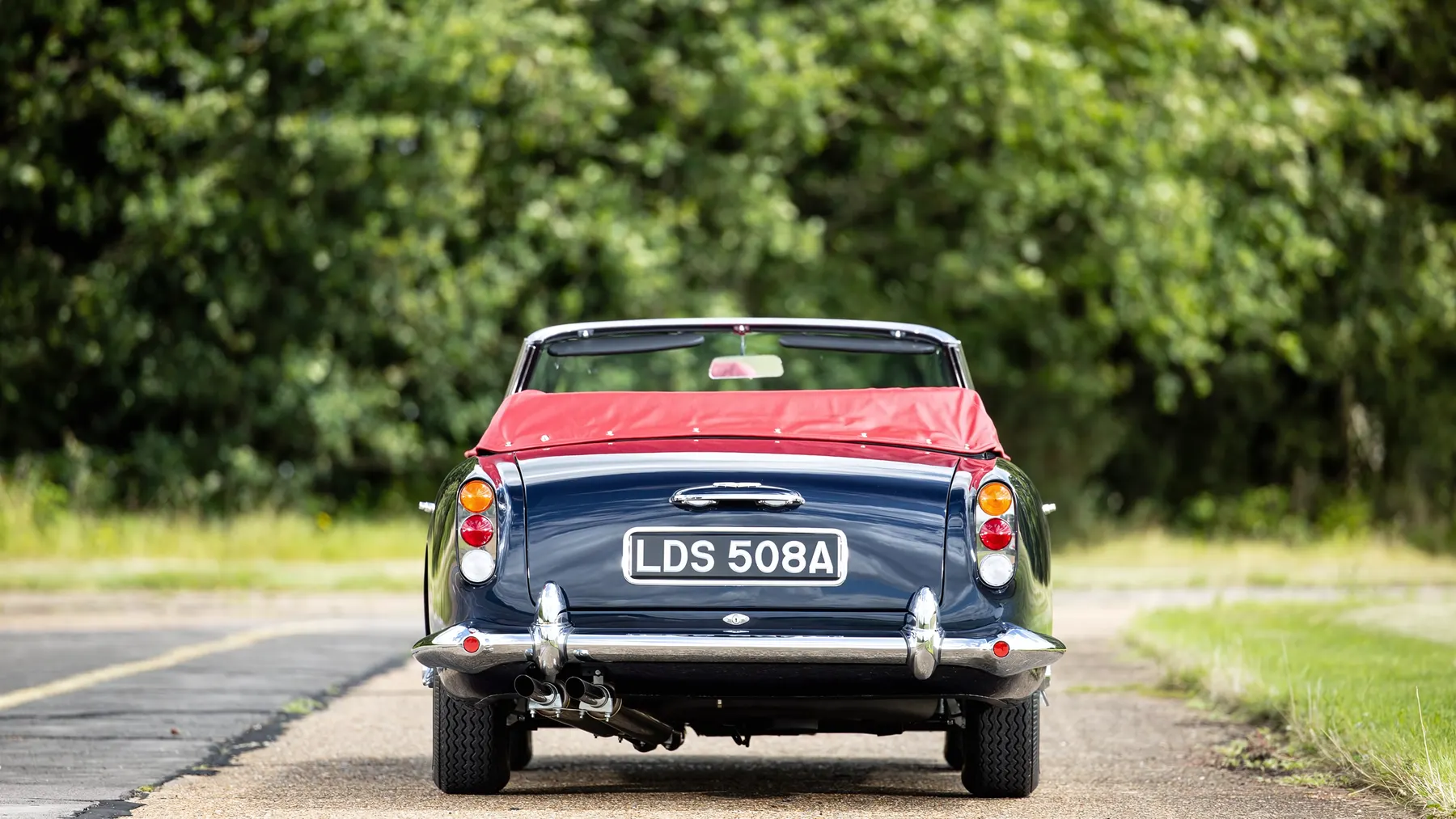 1963 Aston Martin DB4 Convertible - photo 8