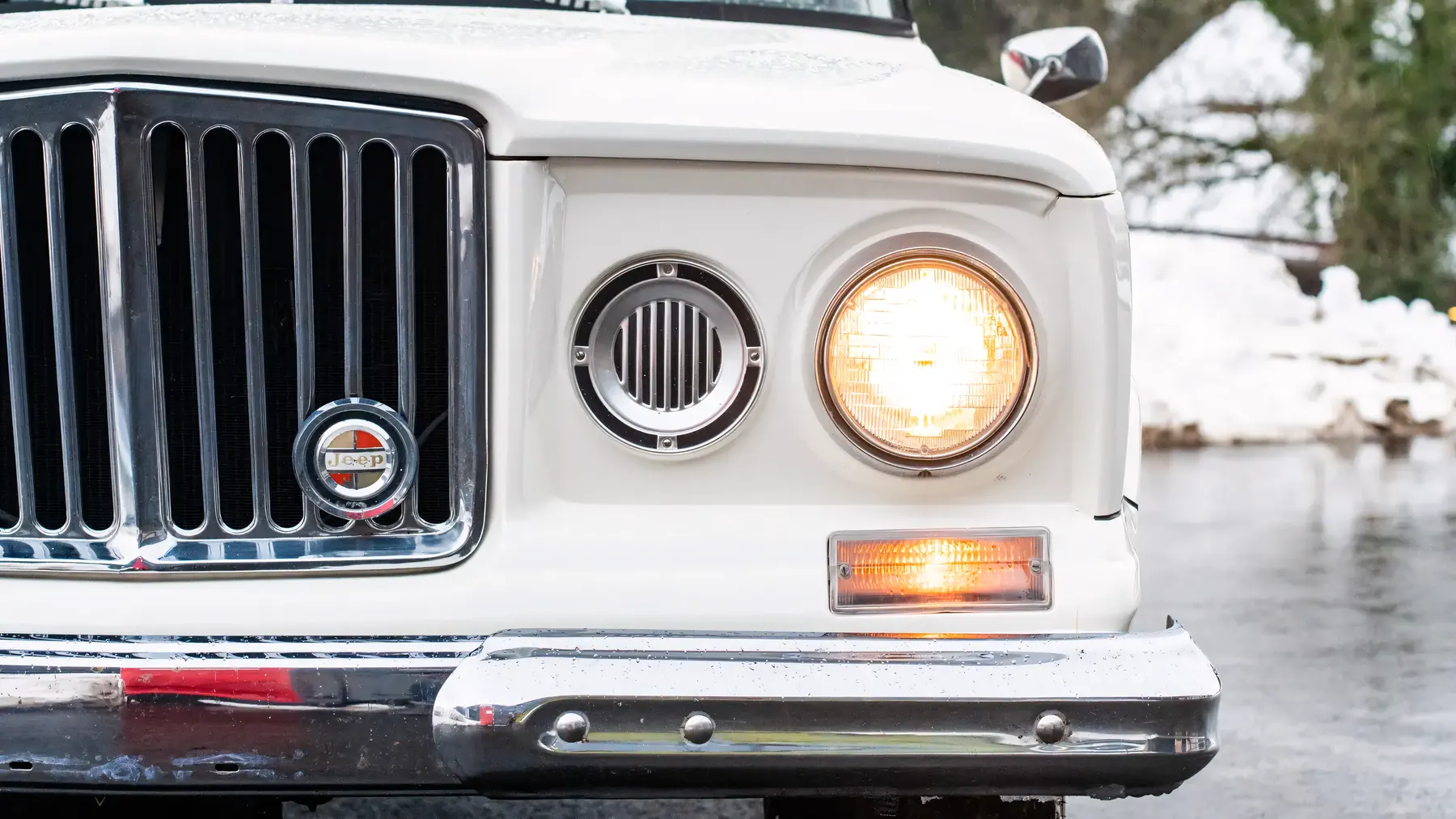 1965 Jeep Wagoneer - photo 2