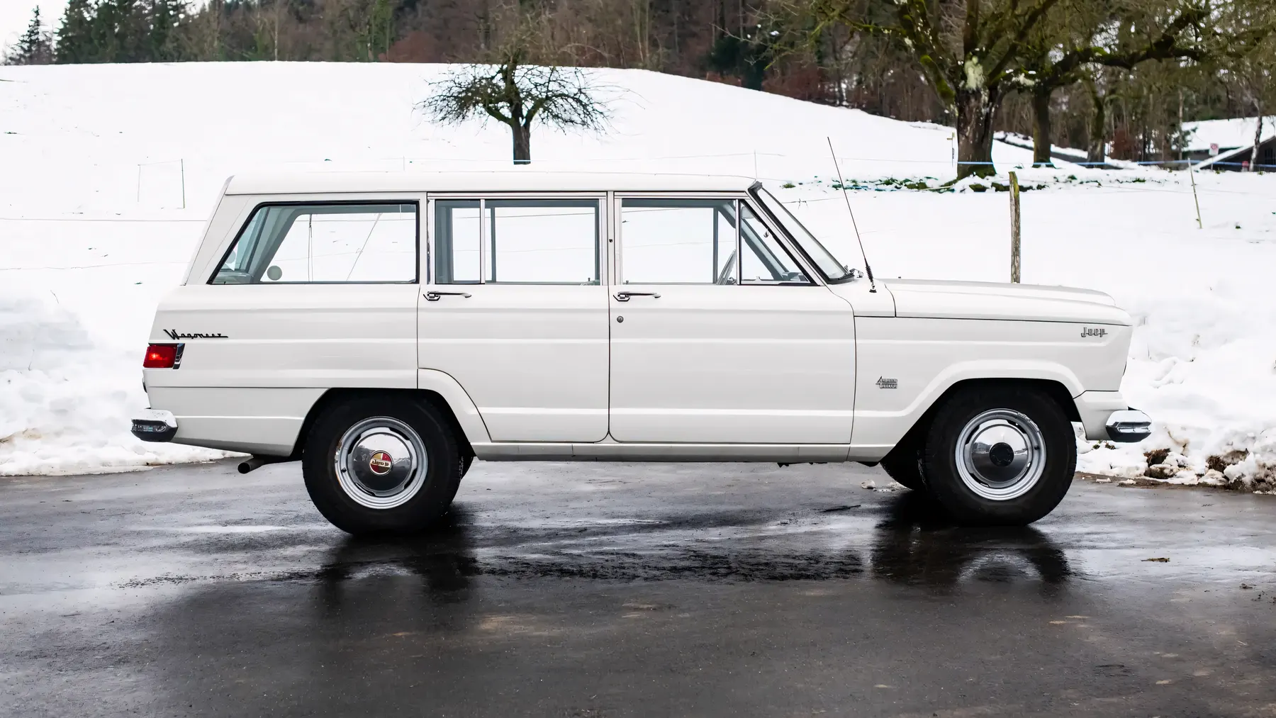 1965 Jeep Wagoneer - photo 3