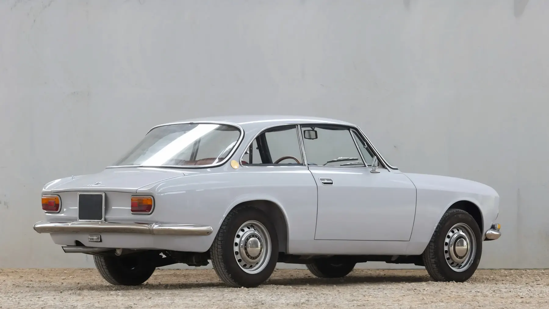 1969 Alfa Romeo 1750 GTV - photo 1