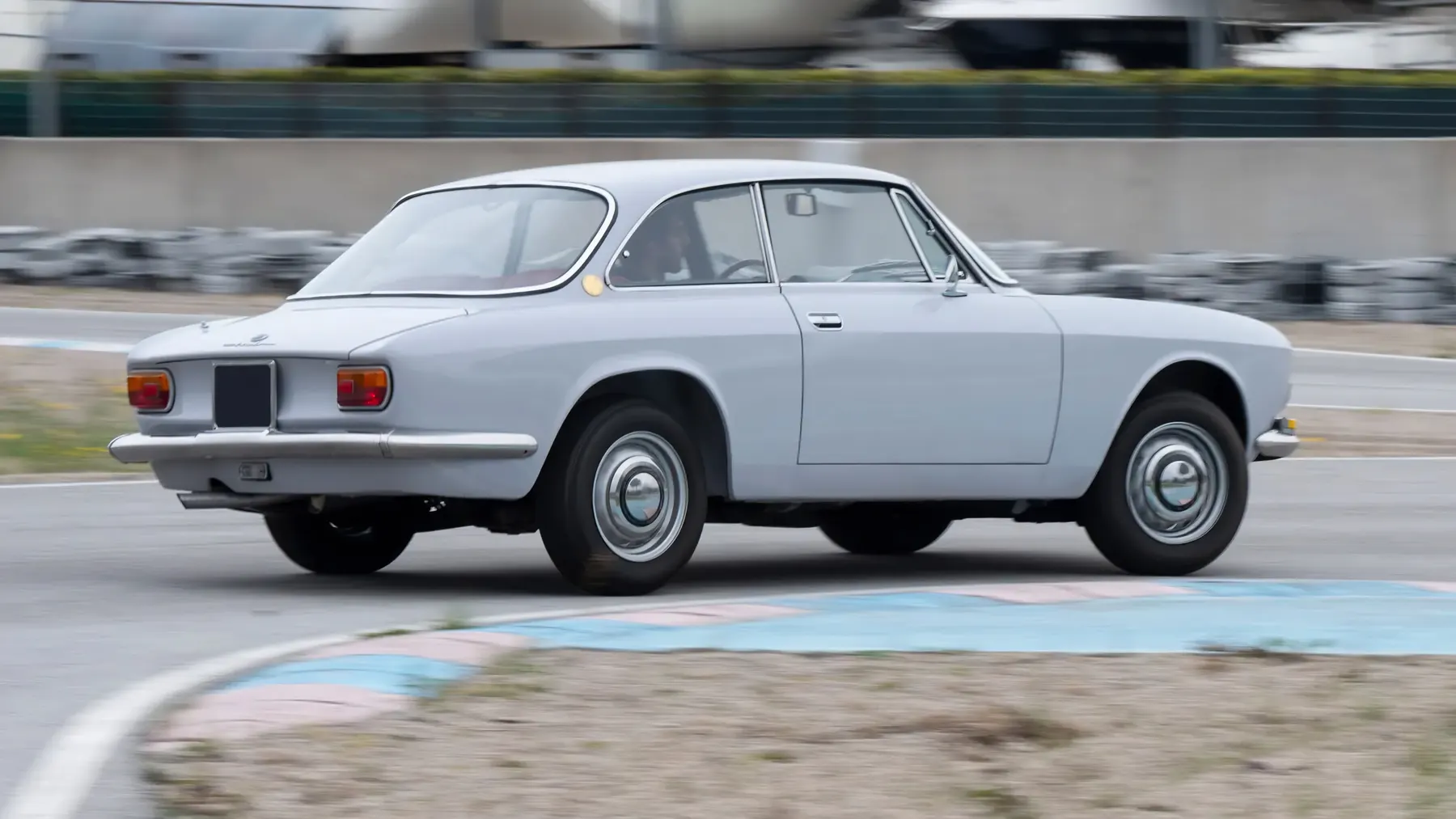 1969 Alfa Romeo 1750 GTV - photo 4