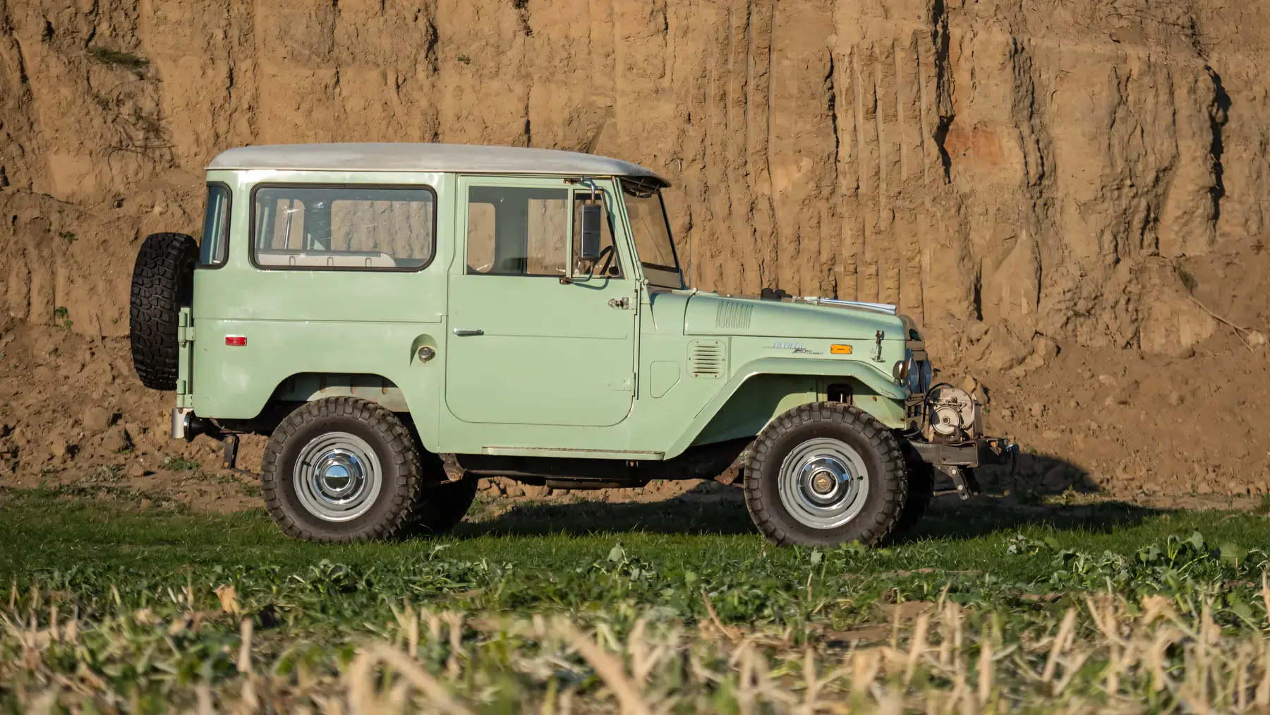 1970 Toyota FJ40 Land Cruiser Hardtop - photo 1