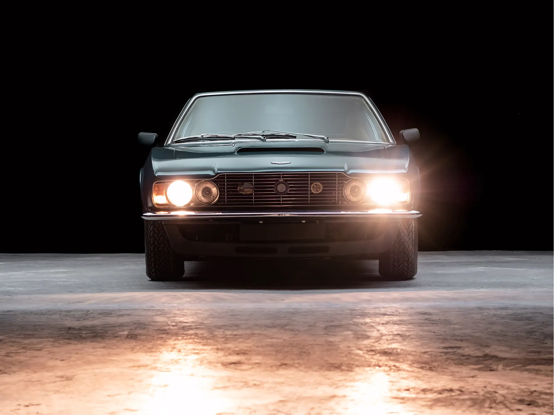 1972 Aston Martin DBS V8 - photo 1