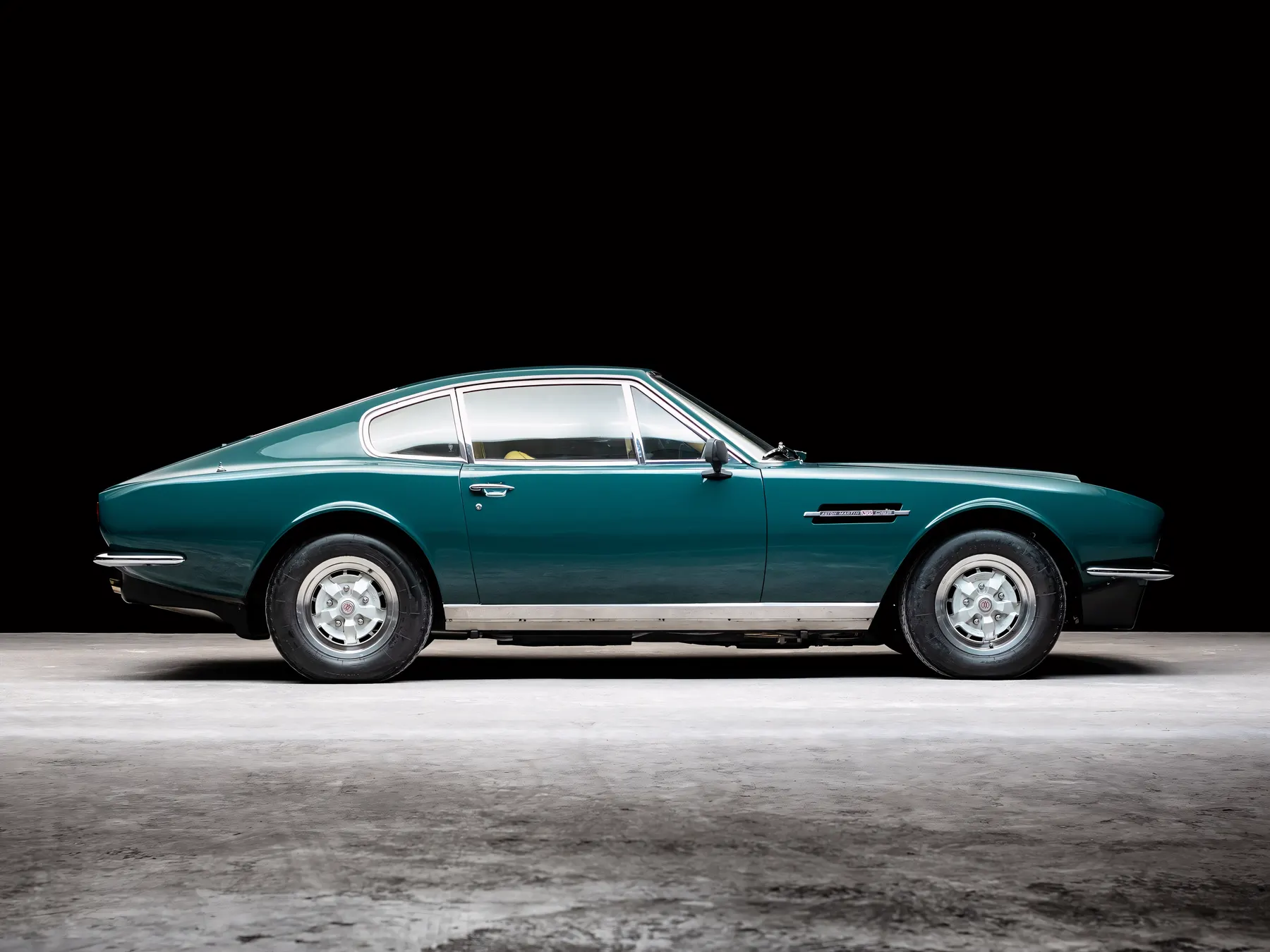1972 Aston Martin DBS V8 - photo 4
