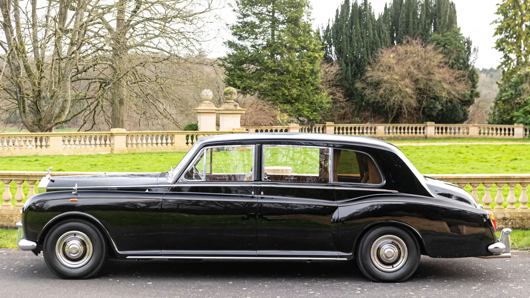 1972 Rolls-Royce Phantom VI Limousine by Mulliner Park Ward - photo 2