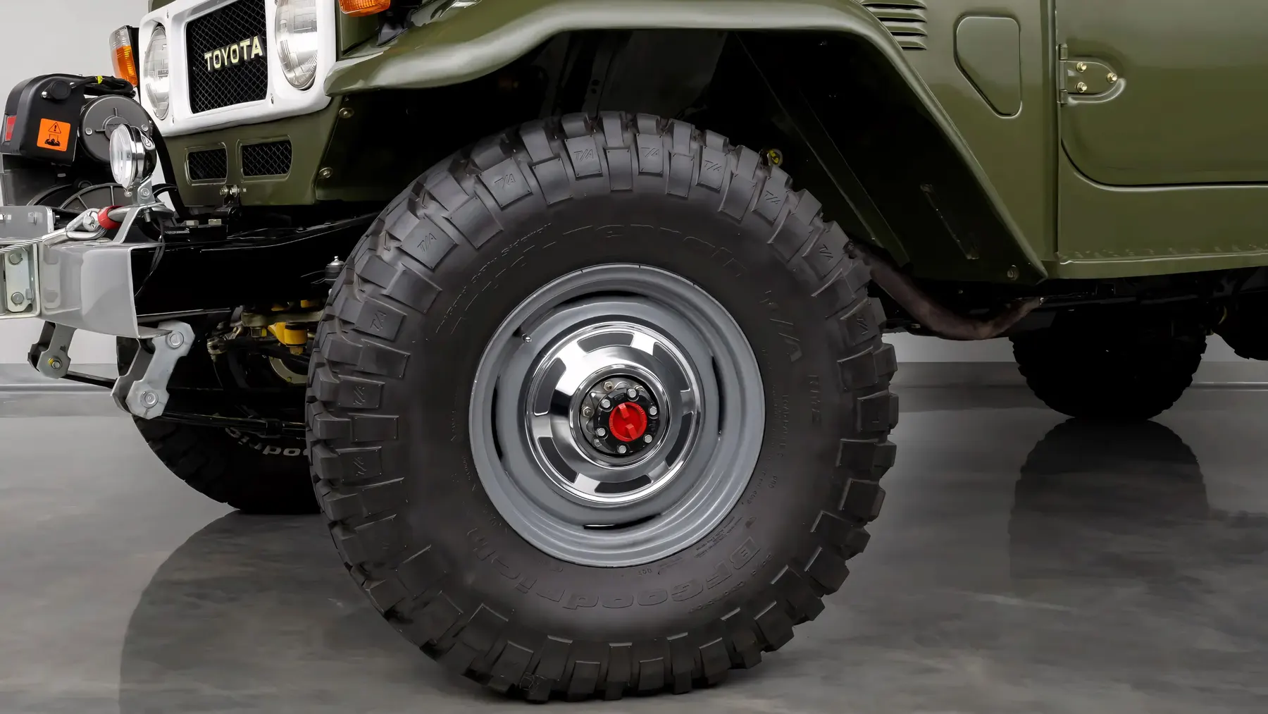 1983 Toyota FJ45 Land Cruiser Pickup - photo 2