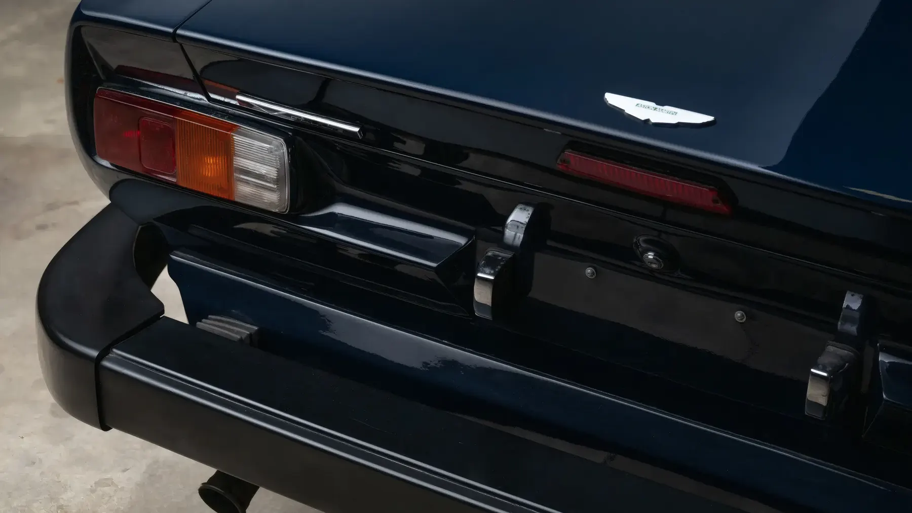 1986 Aston Martin V8 Volante - photo 3