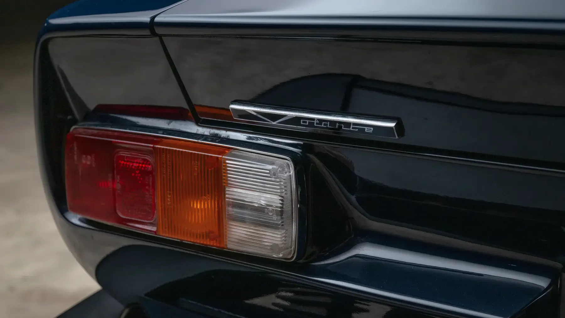 1986 Aston Martin V8 Volante - photo 3
