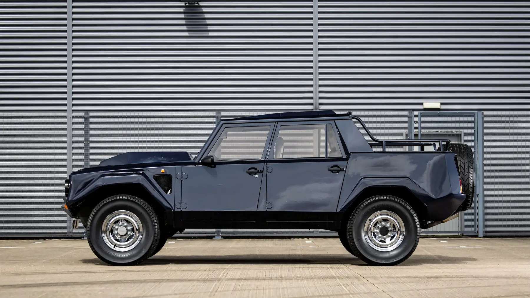 1988 Lamborghini LM002 - photo 6