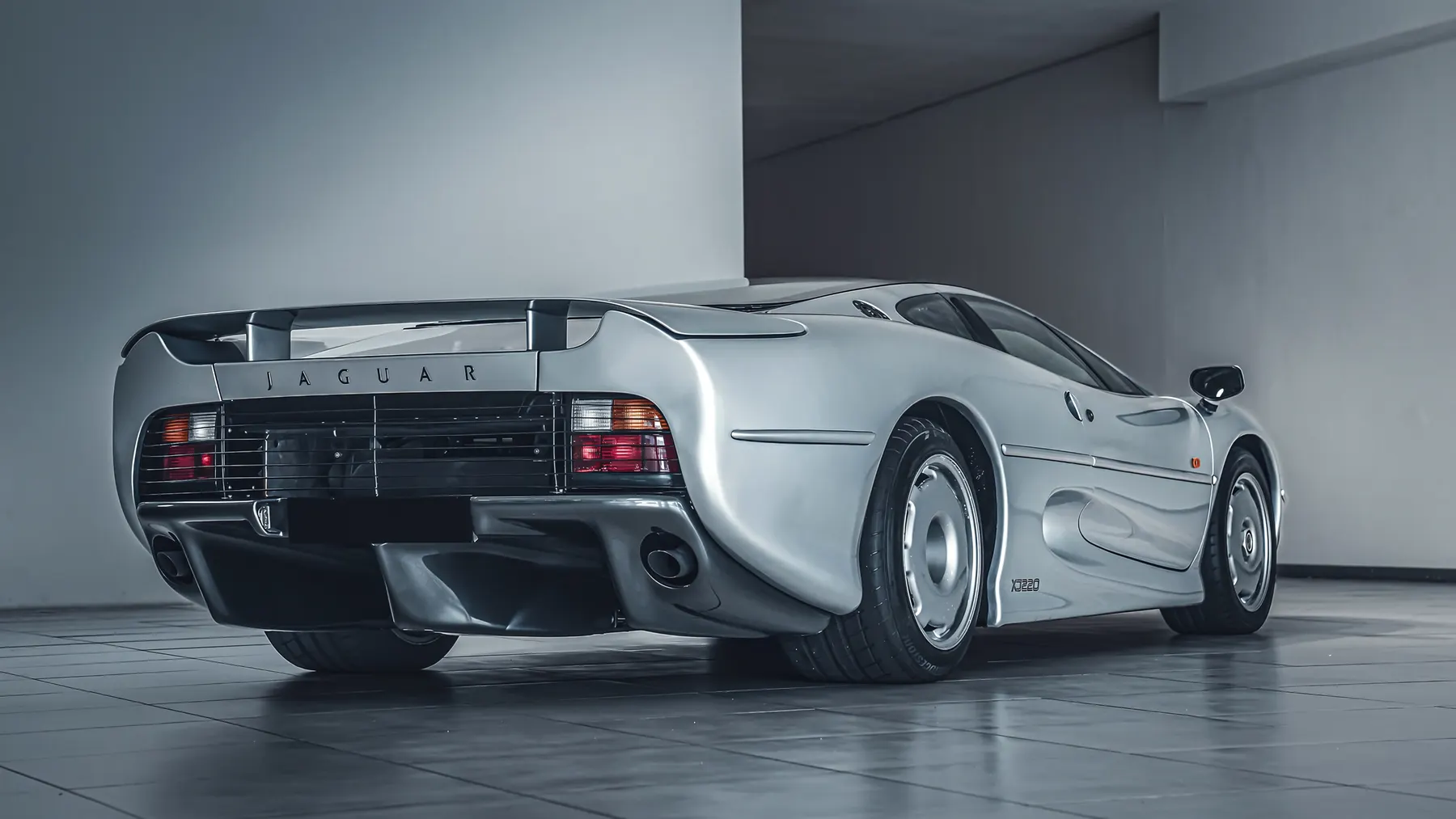 1993 Jaguar XJ220 - photo 1