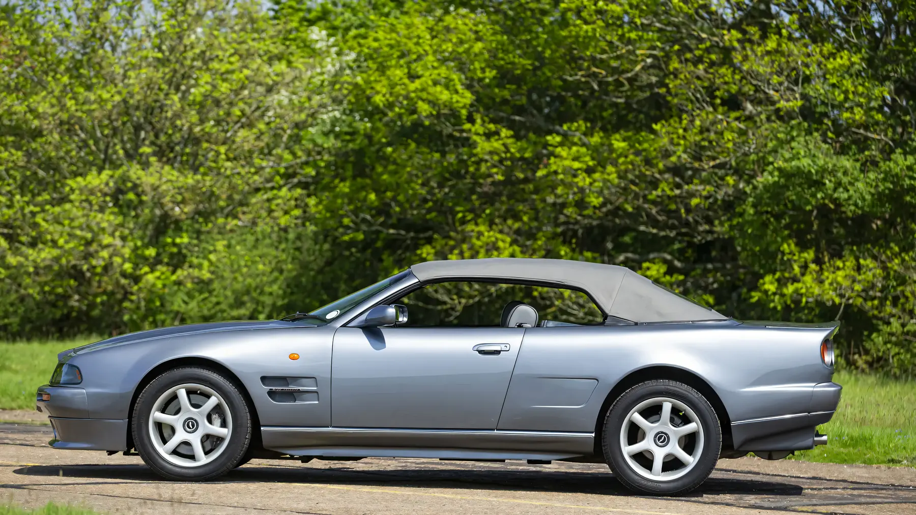 1998 Aston Martin V8 LWB Volante - photo 2