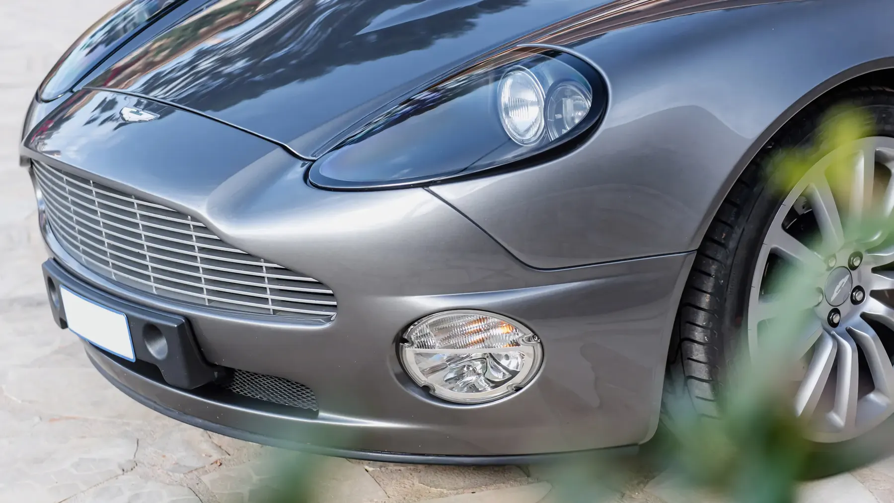 2003 Aston Martin Vanquish - photo 1