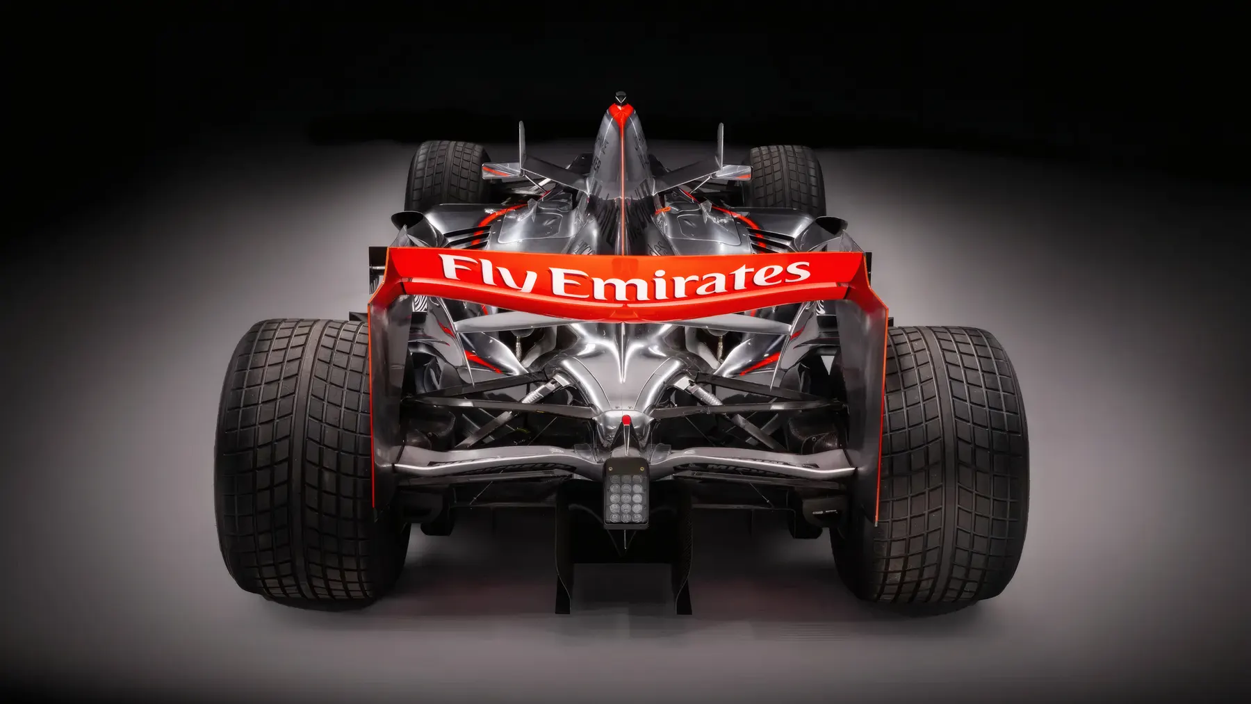 2006 McLaren-Mercedes MP4-21 Formula 1 - photo 2