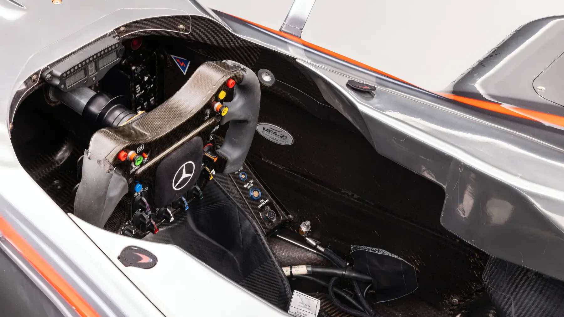 2006 McLaren-Mercedes MP4-21 Formula 1 - photo 1