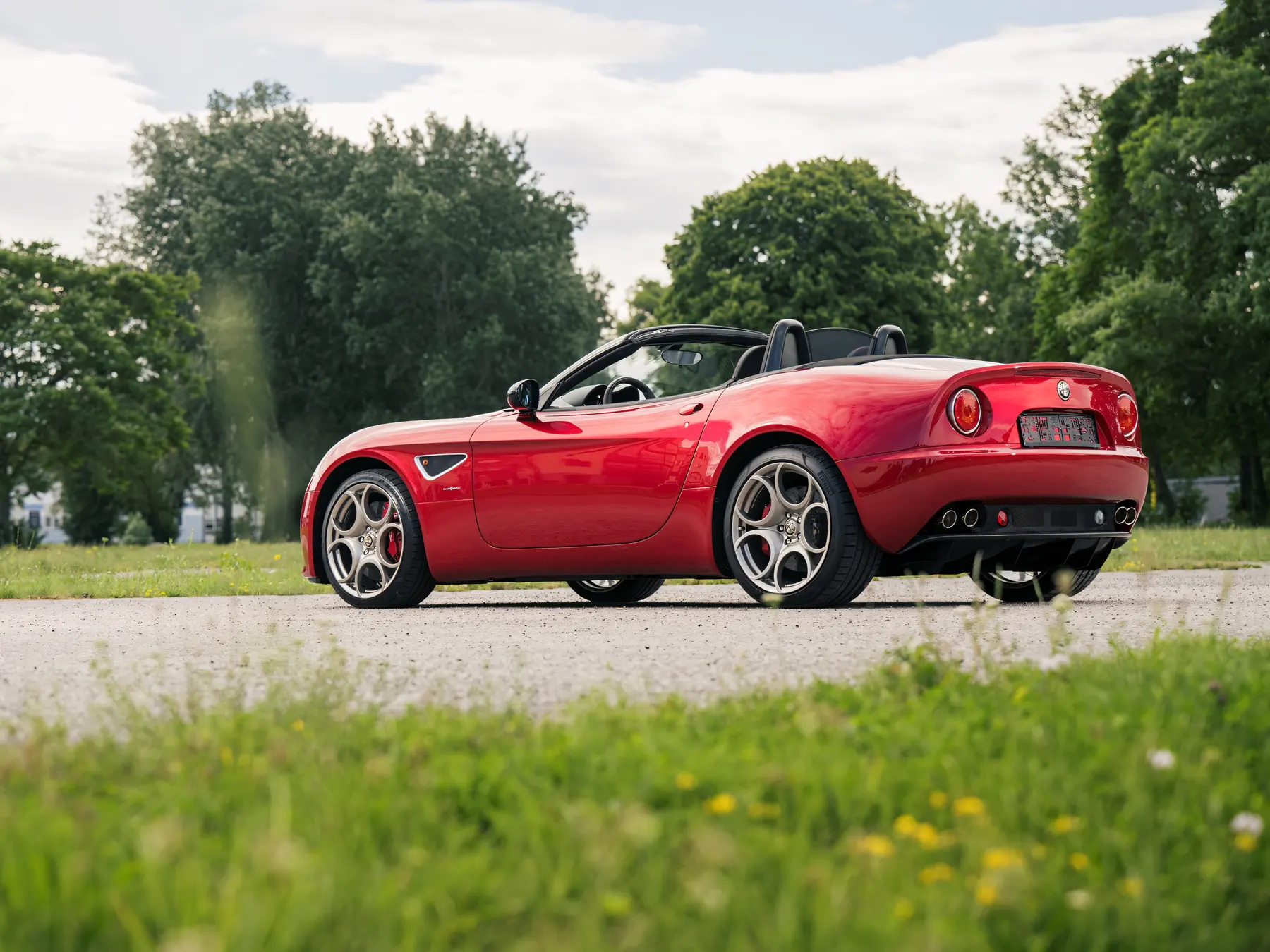 2010 Alfa Romeo 8C Spider - photo 1