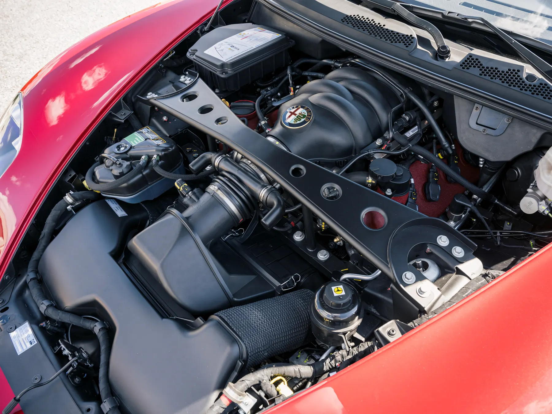 2010 Alfa Romeo 8C Spider - photo 2