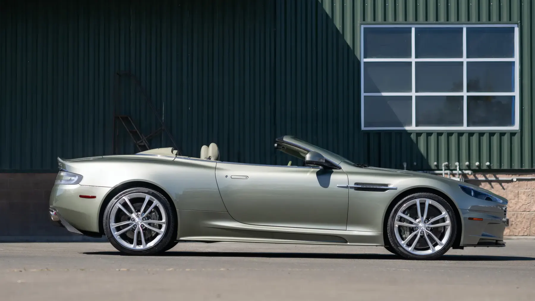 2010 Aston Martin DBS Volante - photo 1