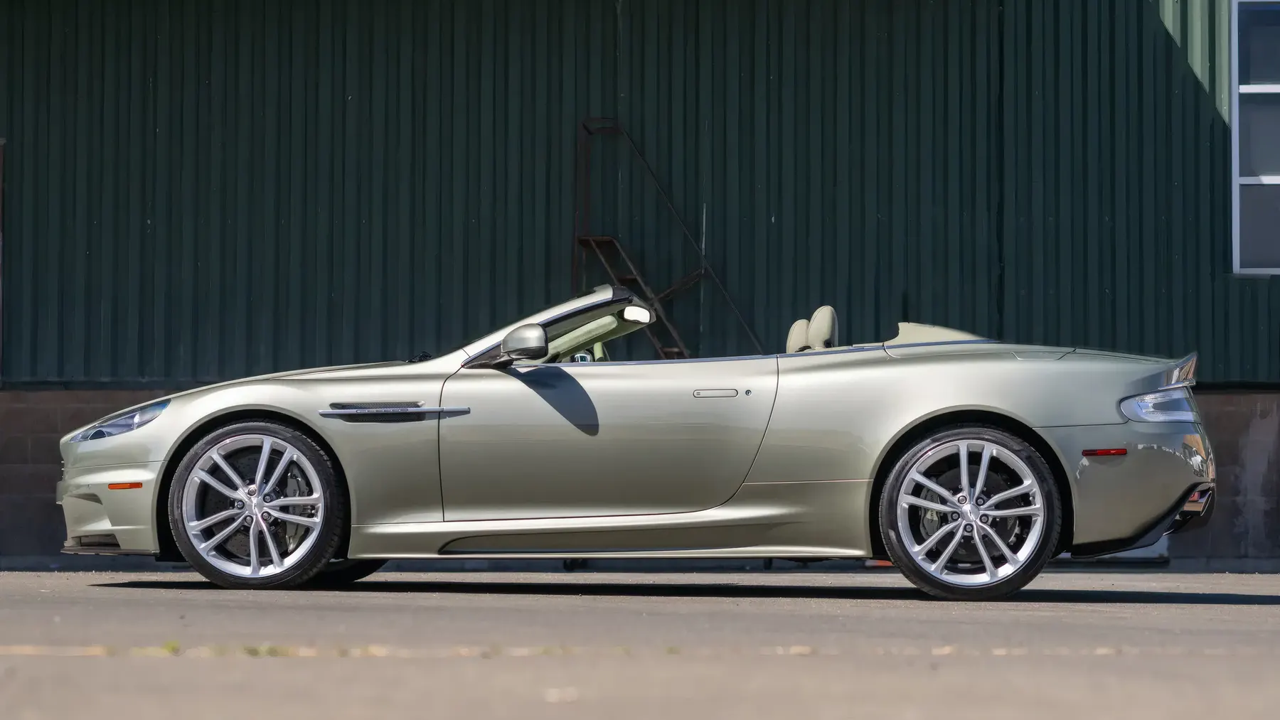 2010 Aston Martin DBS Volante - photo 3