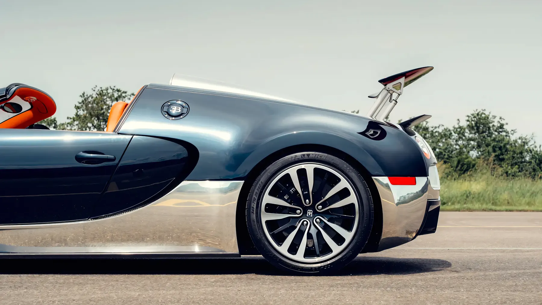 2010 Bugatti Veyron 16.4 Grand Sport 'Soleil de Nuit' - photo 2