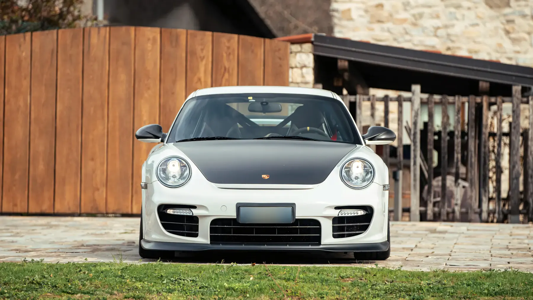 2011 Porsche 911 GT2 RS - photo 4