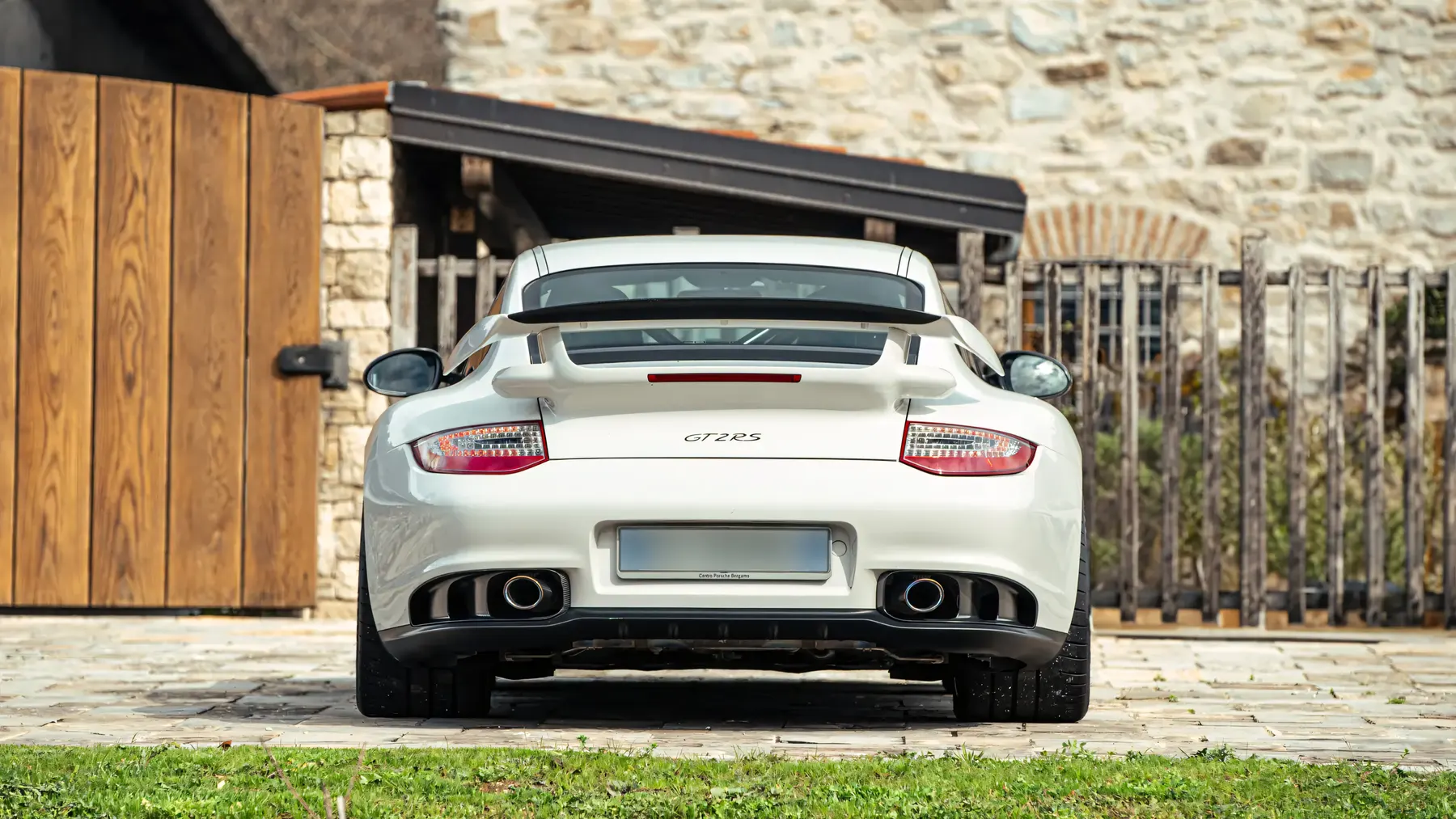 2011 Porsche 911 GT2 RS - photo 2