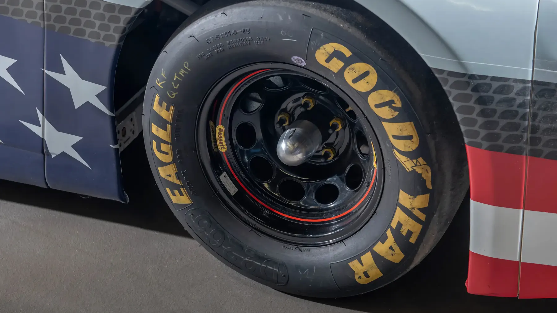 2013 Dodge Challenger SRT NASCAR - photo 3