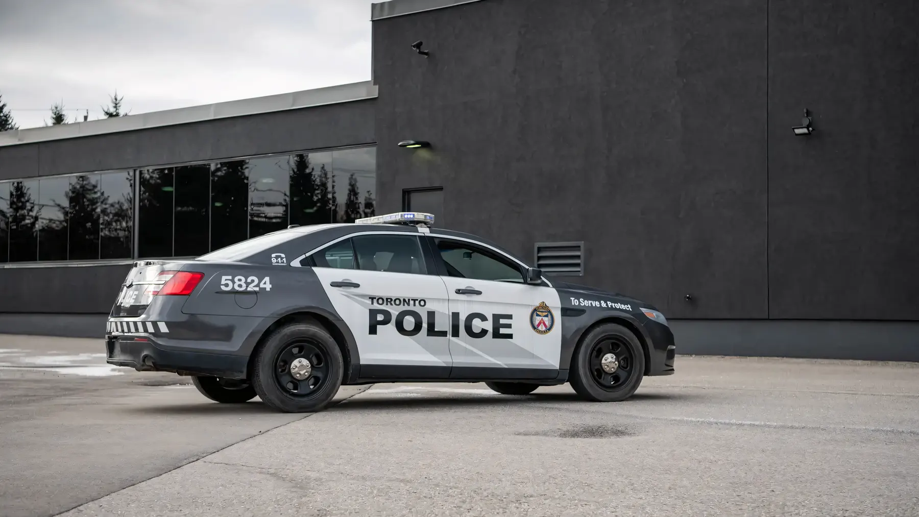 2013 Ford Taurus Police Interceptor 'Toronto Police' - photo 4
