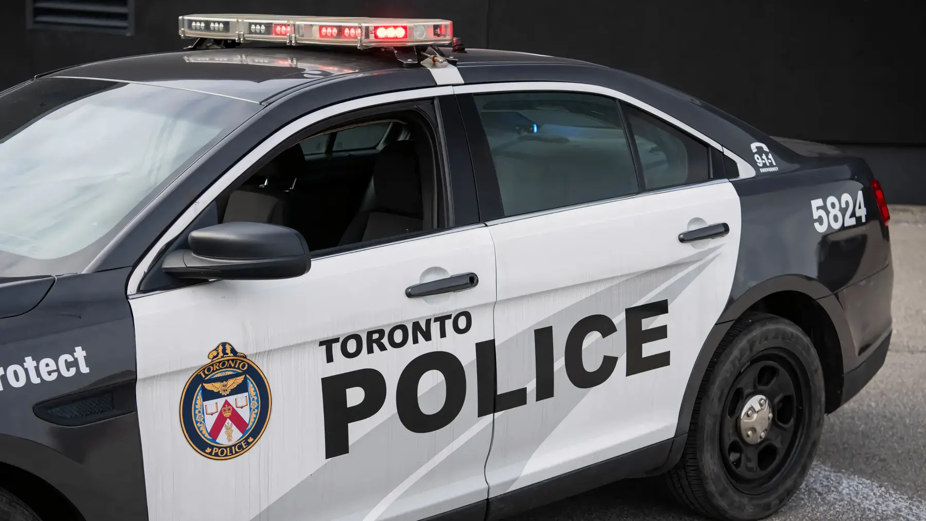 2013 Ford Taurus Police Interceptor 'Toronto Police' - photo 1