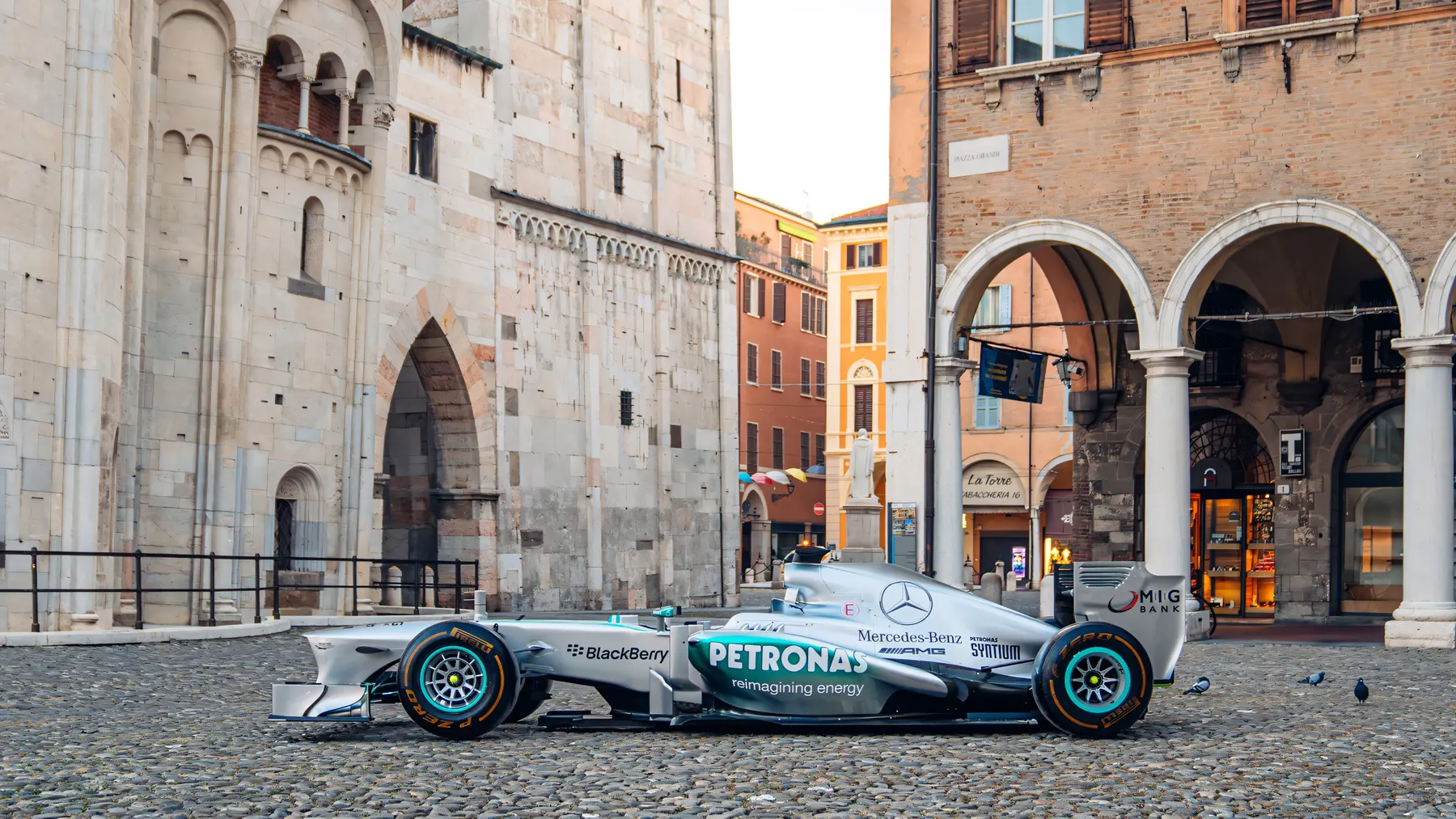 2013 Mercedes-AMG Petronas F1 W04 - photo 2