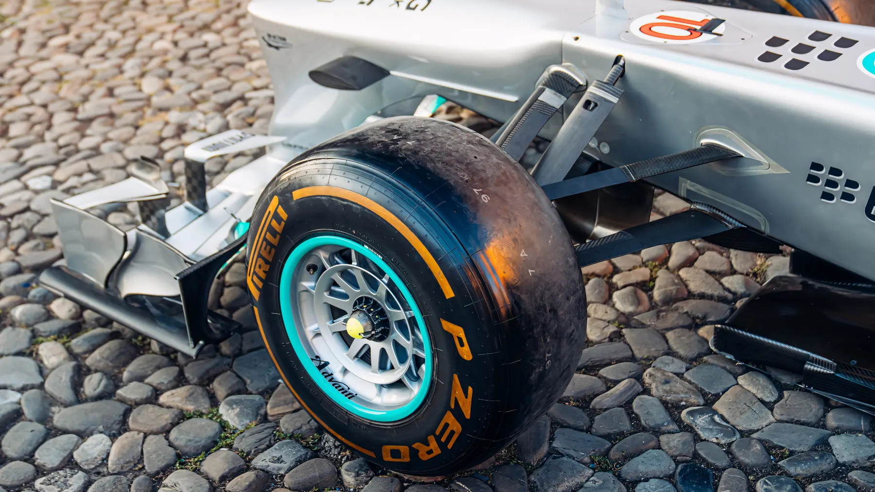 2013 Mercedes-AMG Petronas F1 W04 - photo 7