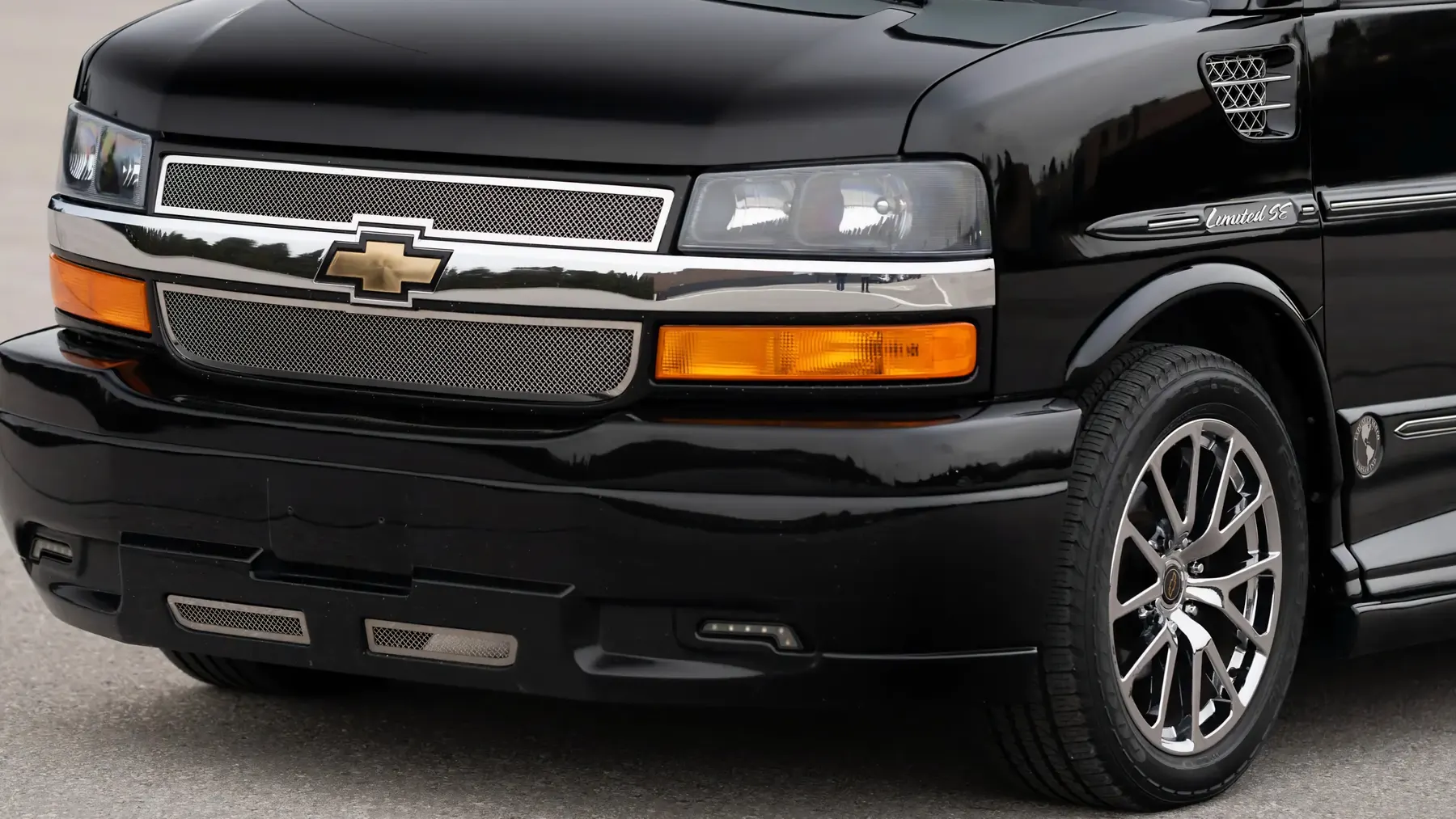 2014 Chevrolet Express 1500 Limited SE - photo 1