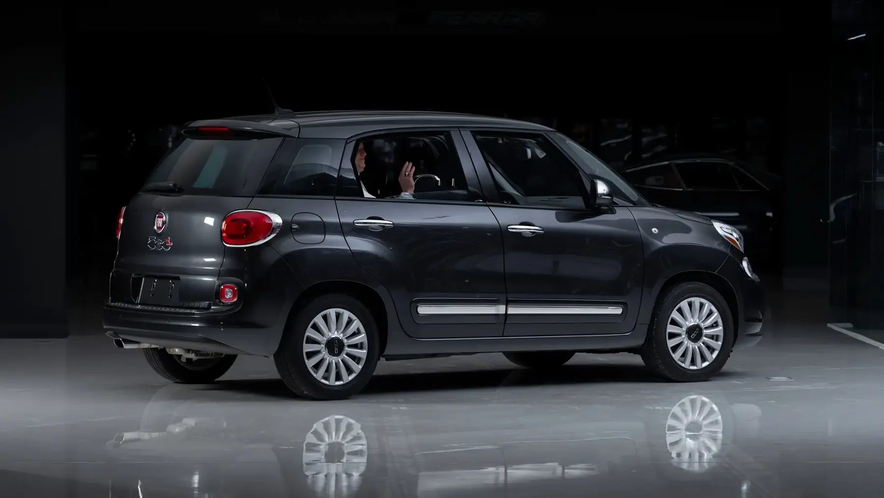 2015 Fiat 500L Lounge Hatchback Papal Vehicle - photo 1