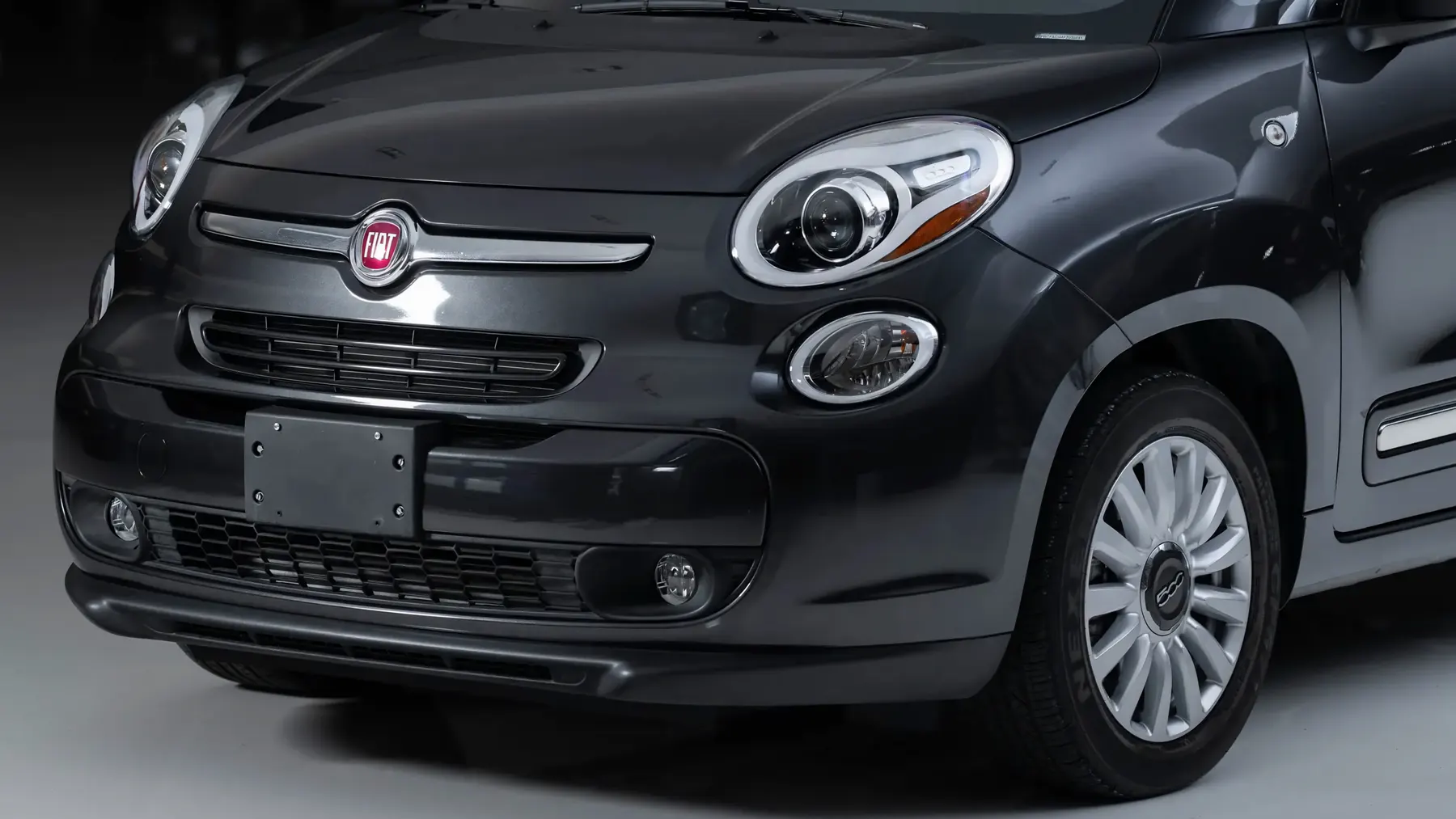 2015 Fiat 500L Lounge Hatchback Papal Vehicle - photo 3