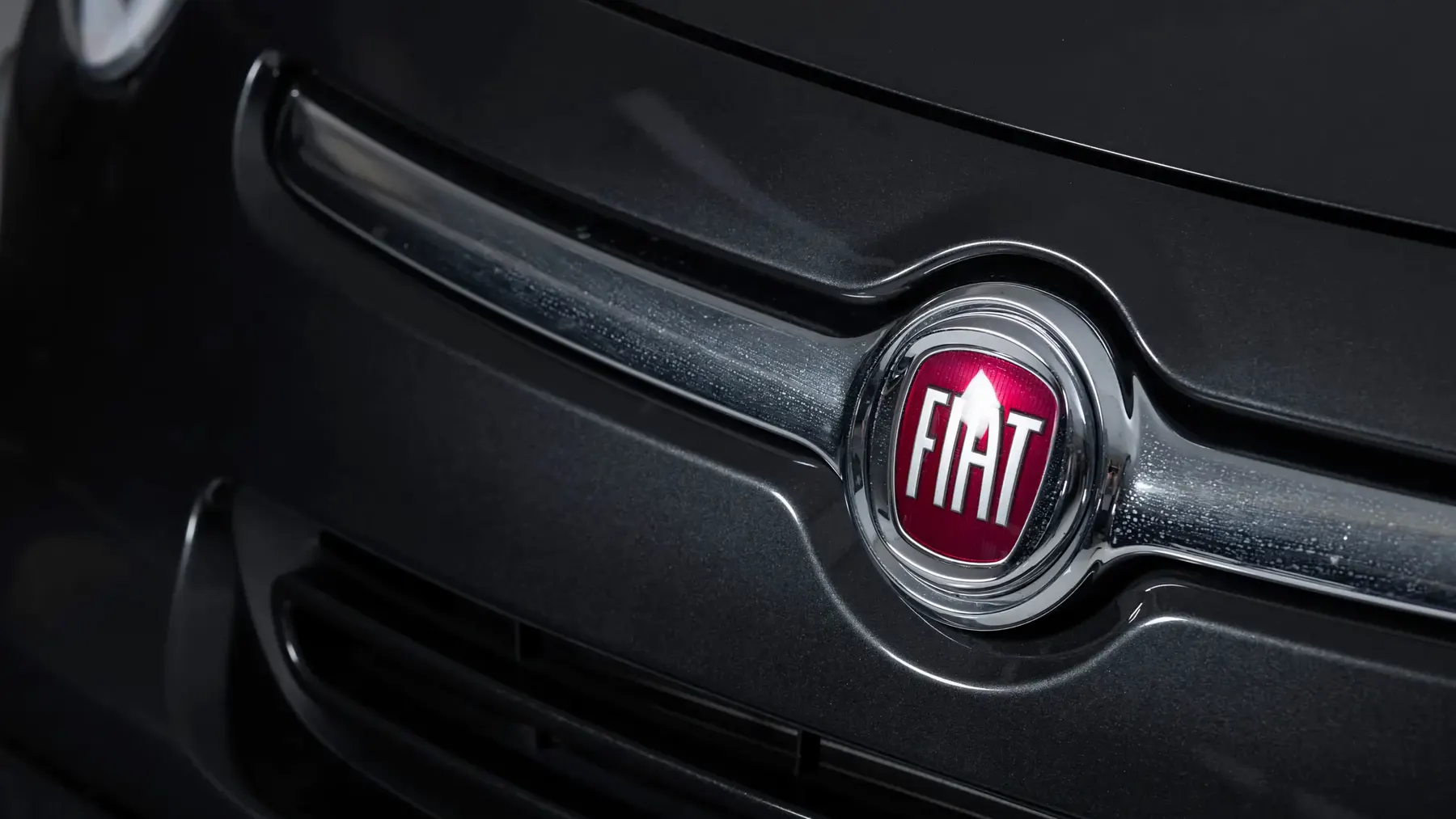 2015 Fiat 500L Lounge Hatchback Papal Vehicle - photo 7