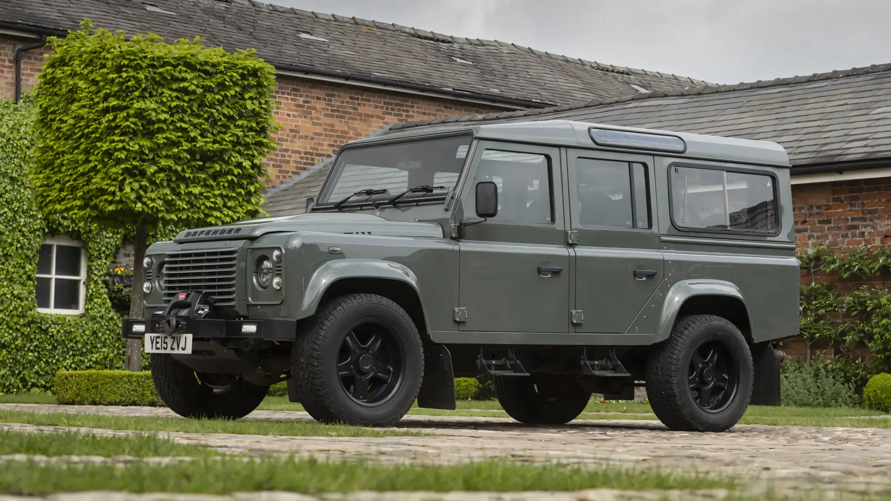 2015 Land Rover Defender 110 XS Station Wagon 'V-8 LS3' by Twisted - photo 5