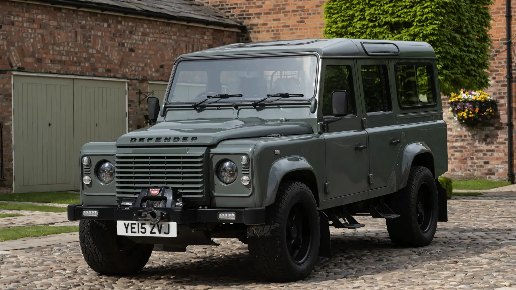 2015 Land Rover Defender 110 XS Station Wagon 'V-8 LS3' by Twisted - photo 4