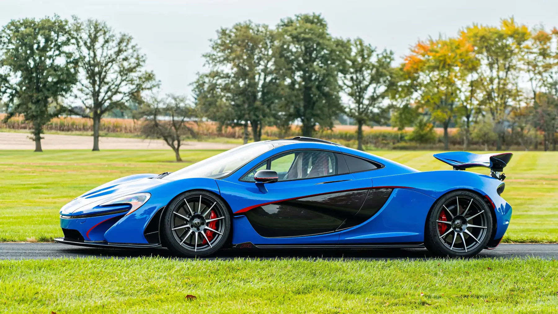 2015 McLaren P1 - photo 1