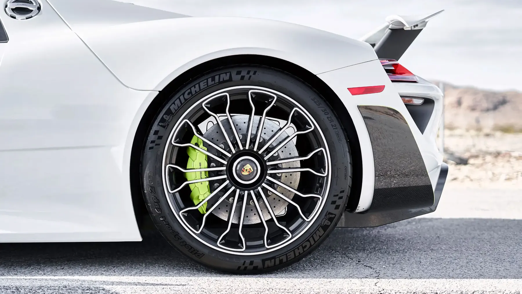 2015 Porsche 918 Spyder - photo 2